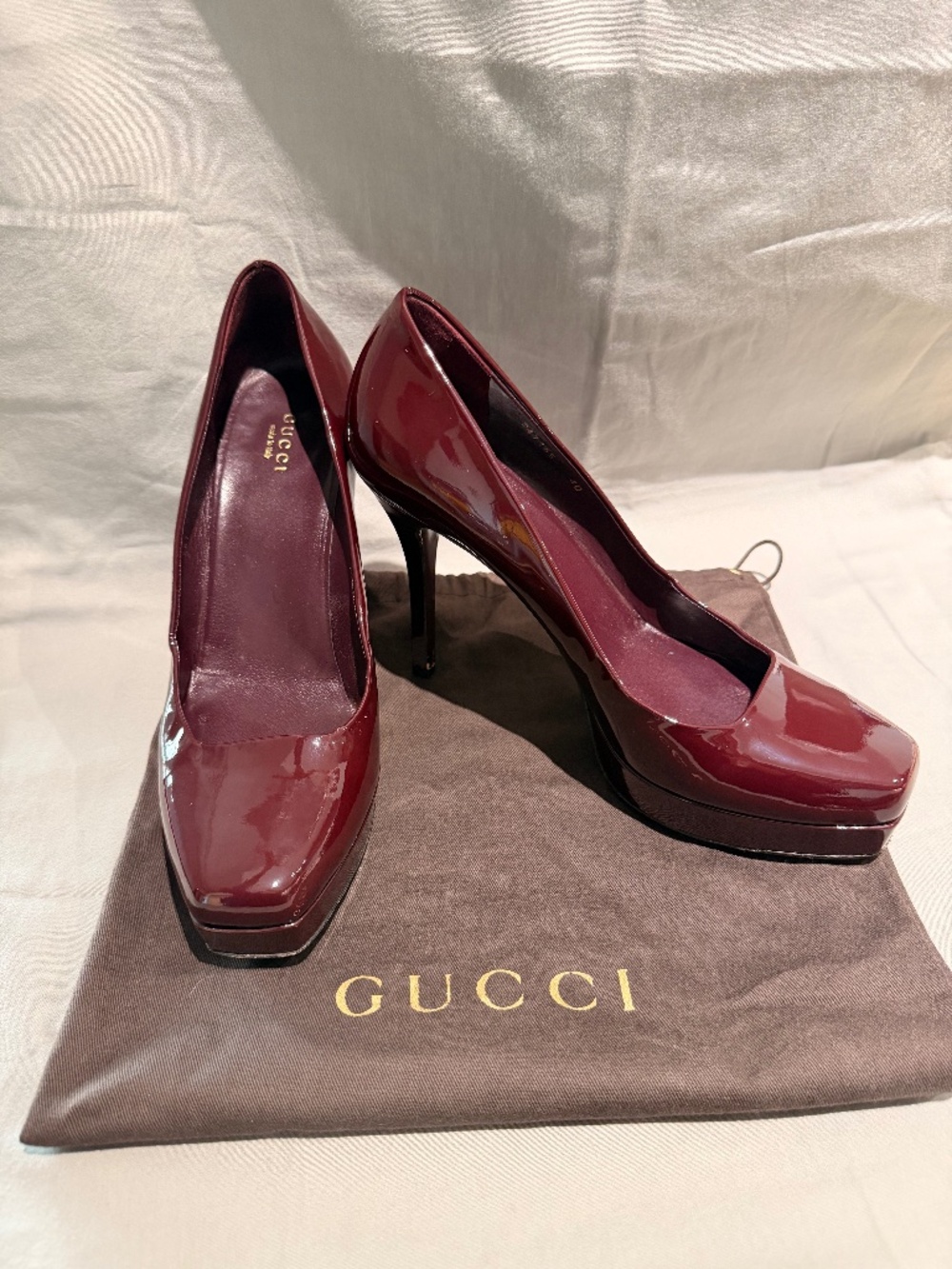 AUTHENTIC Gucci patent leather pumps